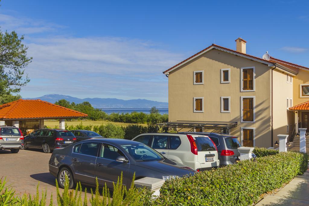 Luxury Apartments Villa Matea Malinska Eksteriør billede